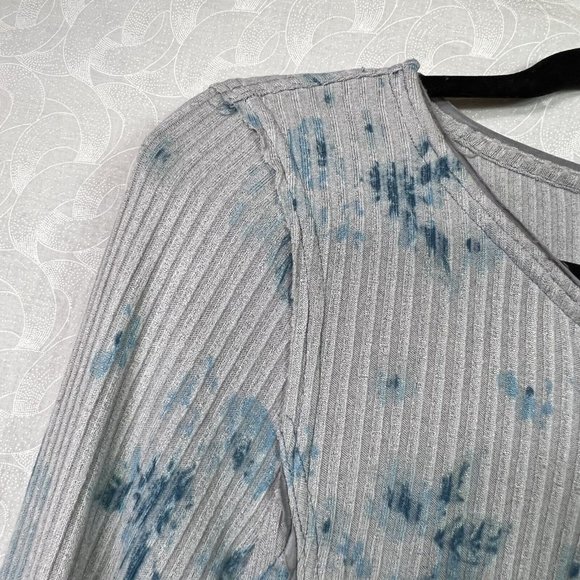 Free People Layer Me Henley Top XL Grey Floral Long Bell Sleeve Ribbed Boho - Picture 12 of 12